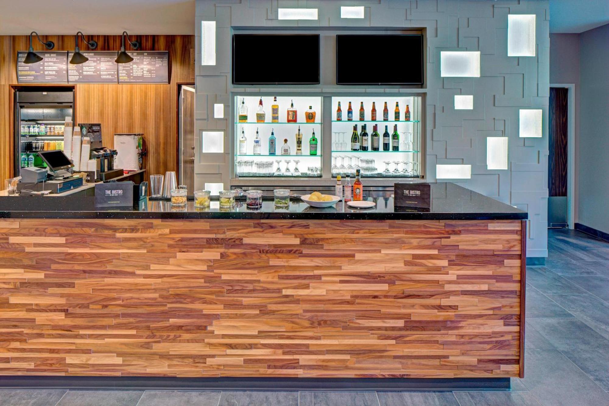 Courtyard By Marriott Appleton Riverfront Exterior photo