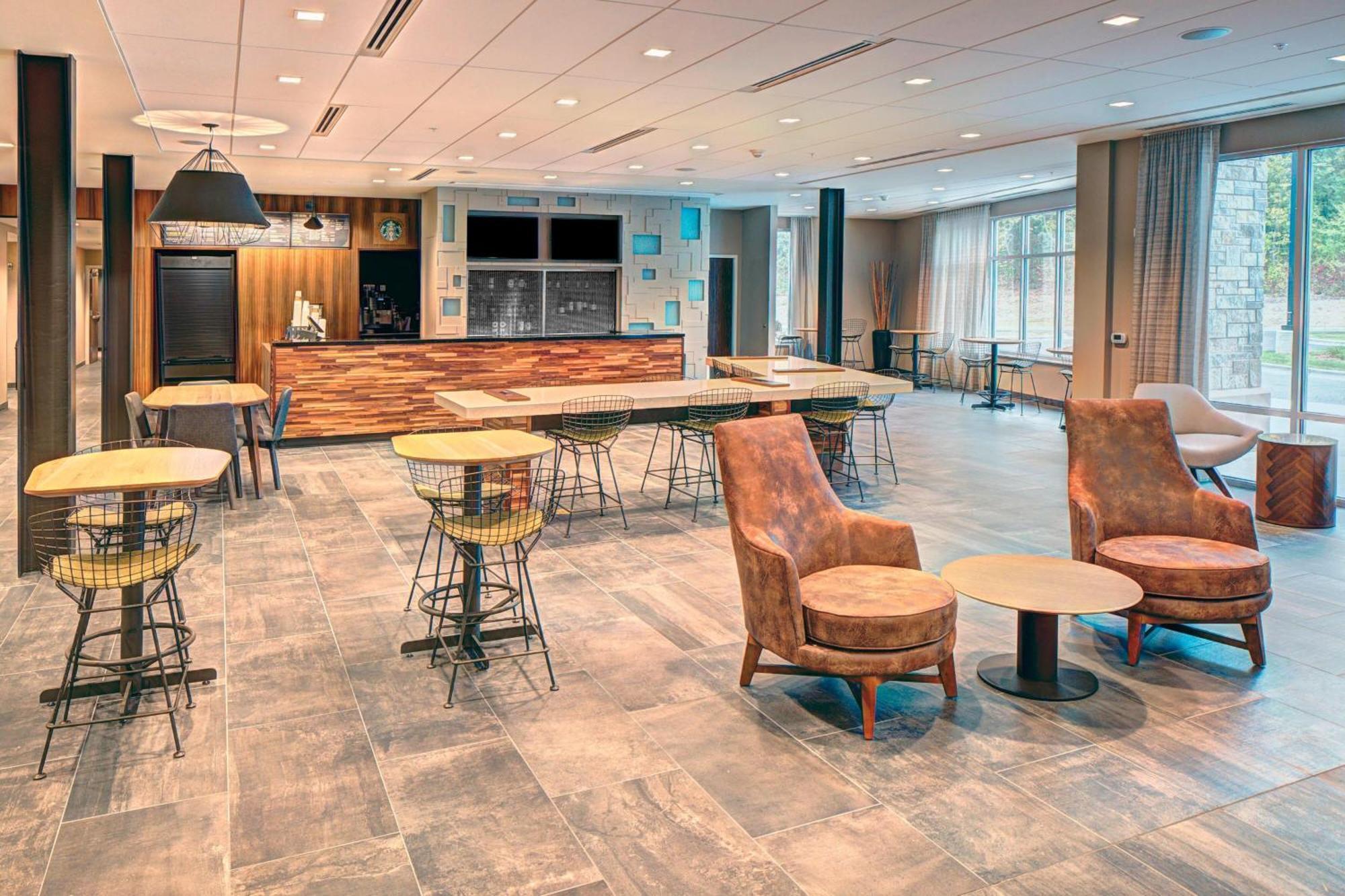 Courtyard By Marriott Appleton Riverfront Exterior photo