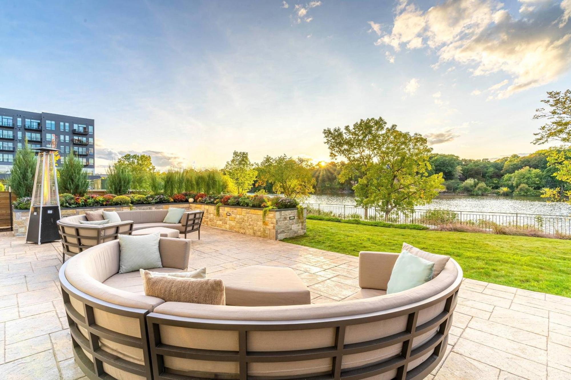 Courtyard By Marriott Appleton Riverfront Hotel Exterior photo