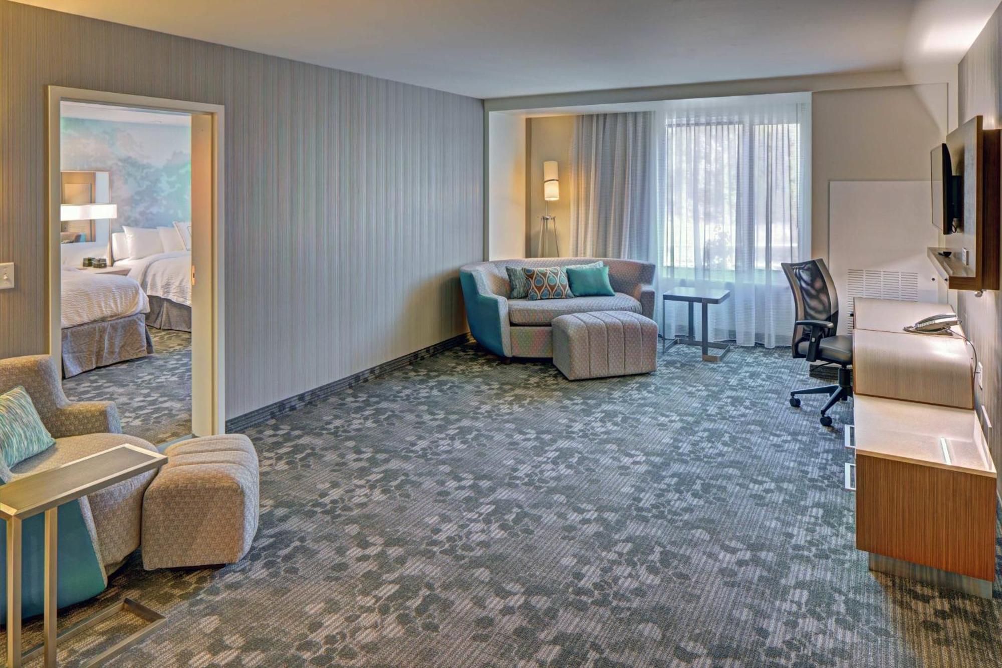 Courtyard By Marriott Appleton Riverfront Exterior photo