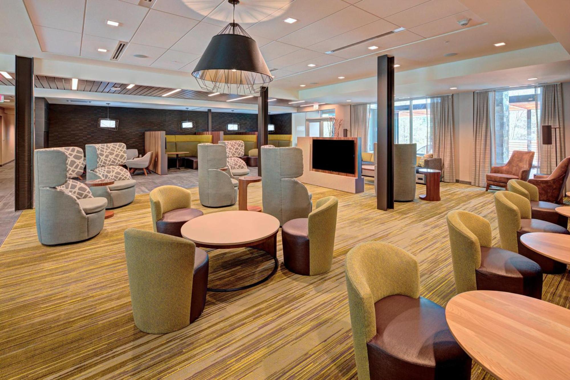 Courtyard By Marriott Appleton Riverfront Exterior photo