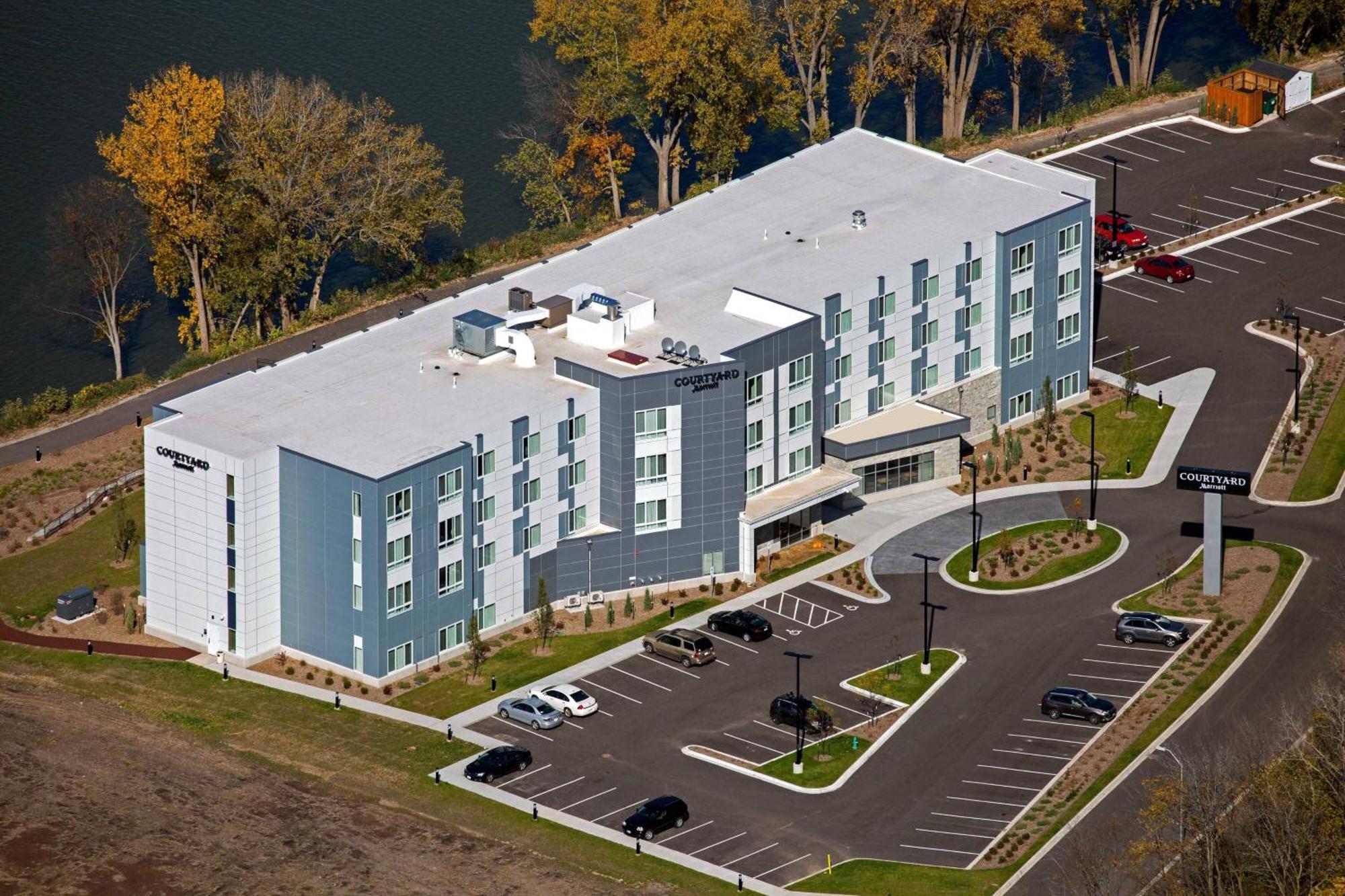 Courtyard By Marriott Appleton Riverfront Hotel Exterior photo