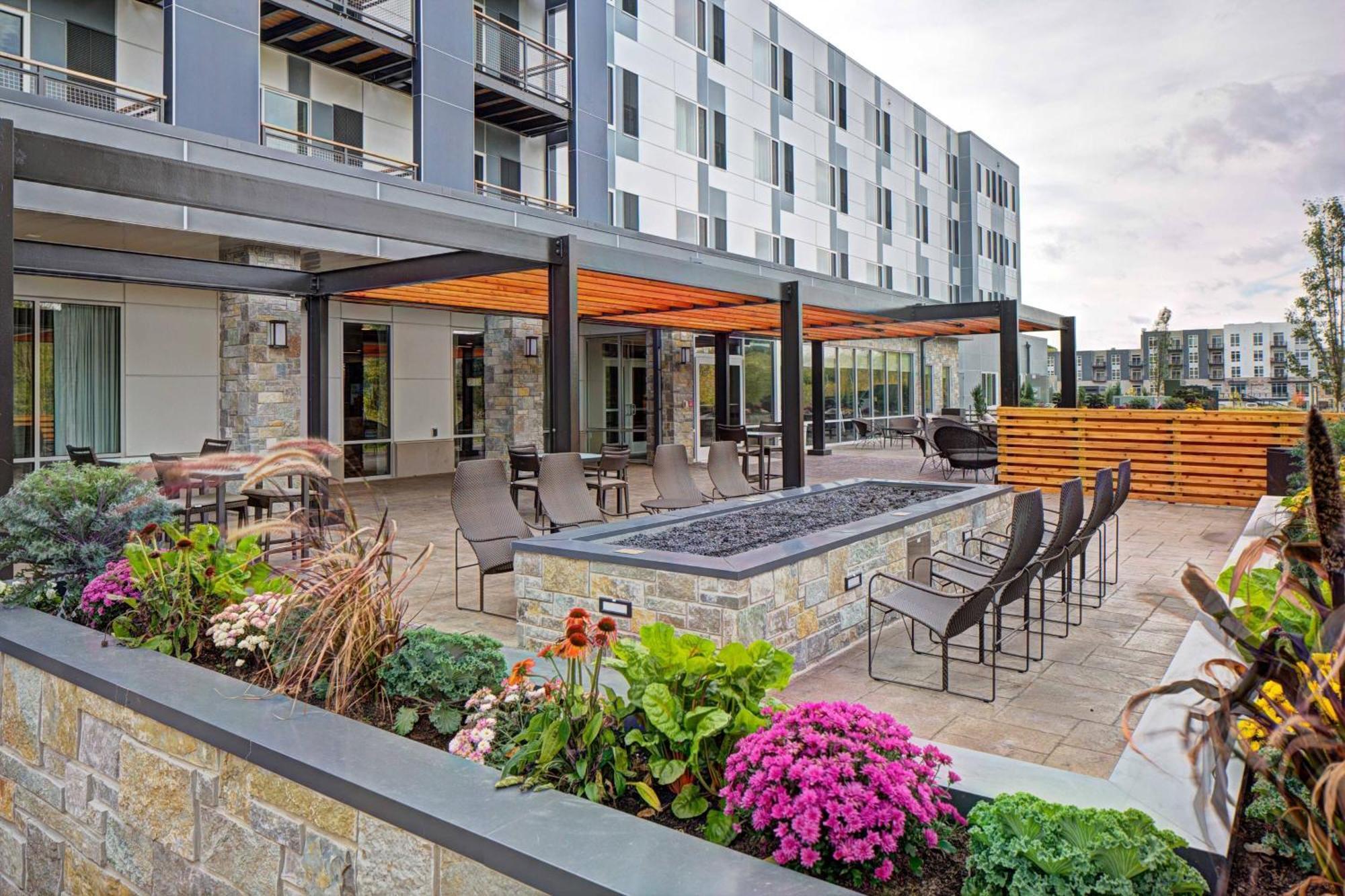 Courtyard By Marriott Appleton Riverfront Exterior photo